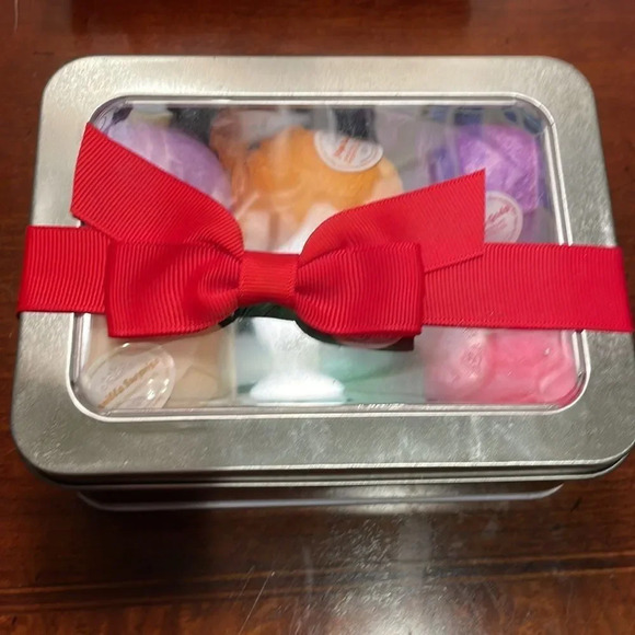 NWT Bath Bombs Aromatic Essential Oils. - Picture 2 of 11